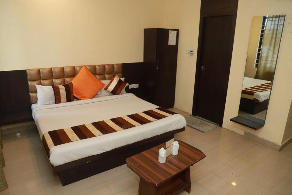 Hotel Suryodaya Ujaim Exterior foto