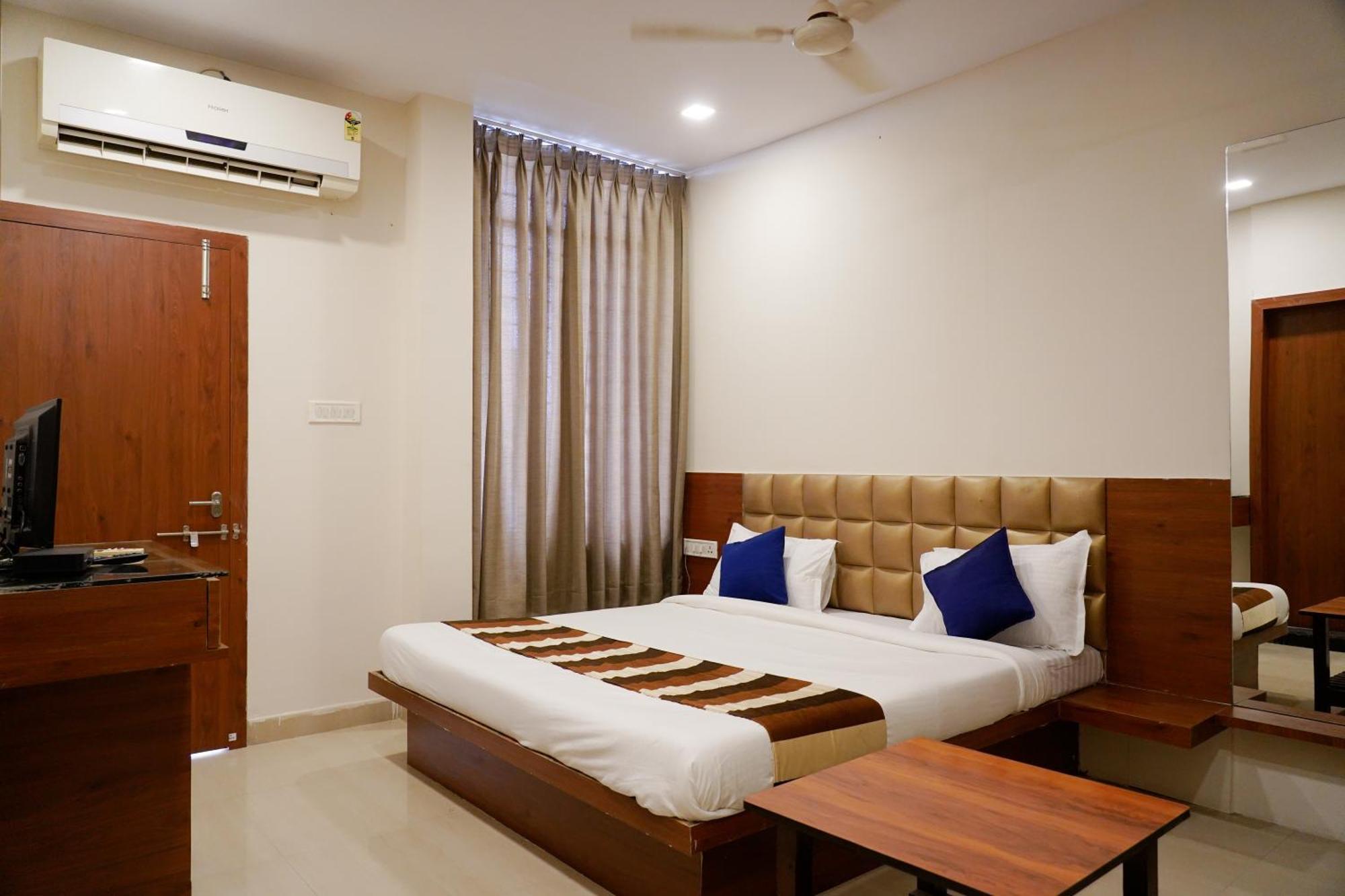 Hotel Suryodaya Ujaim Exterior foto