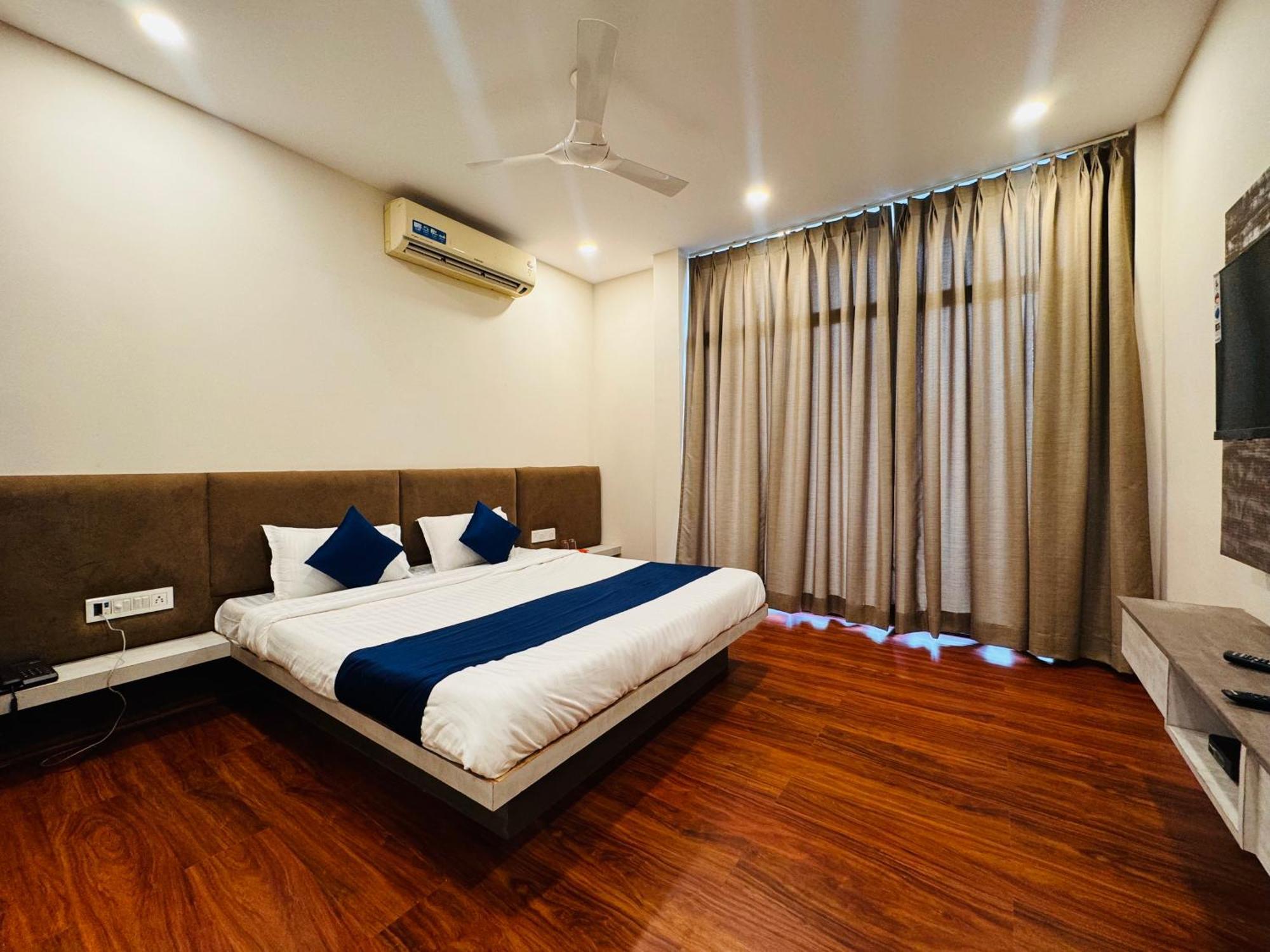Hotel Suryodaya Ujaim Quarto foto