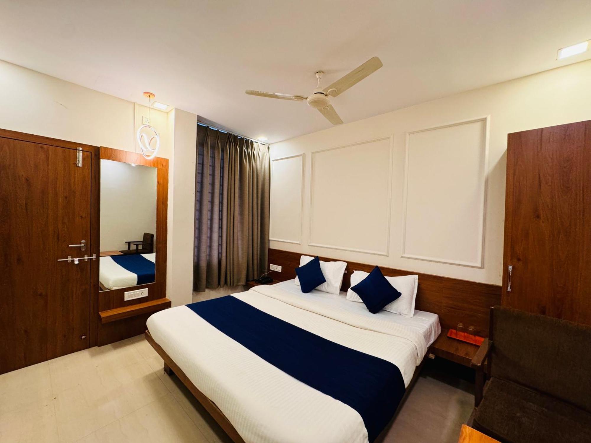 Hotel Suryodaya Ujaim Quarto foto