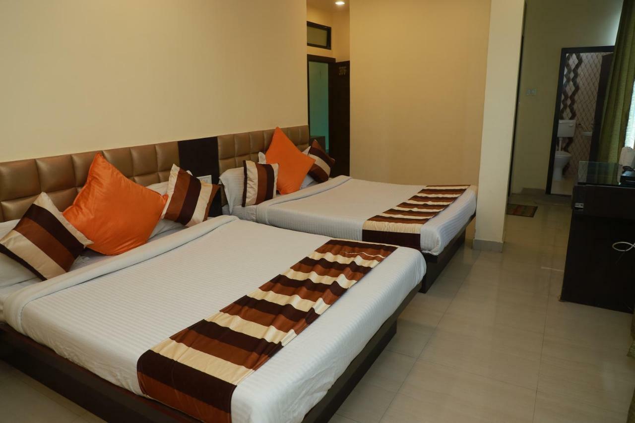 Hotel Suryodaya Ujaim Exterior foto